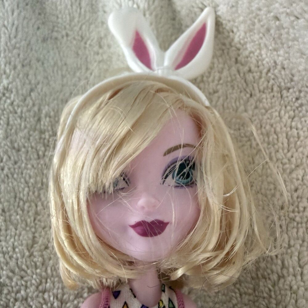 Ever After High Wonderland Bunny Blanc Carnival Date Doll As Shown